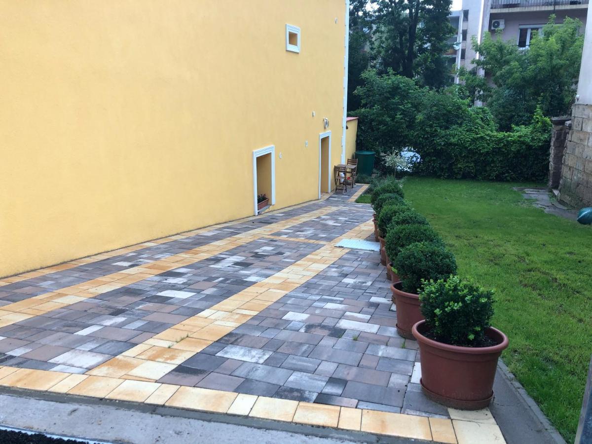 Rigo Lak Apartment *